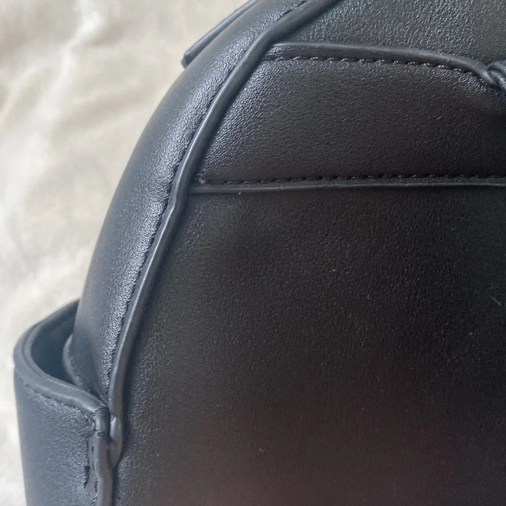 Faux leather | Black | Medium Size | Gold hardware | Backpack